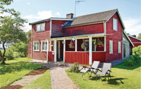 Отель Three-Bedroom Holiday Home in Soderkoping  Сёдерчёпинг